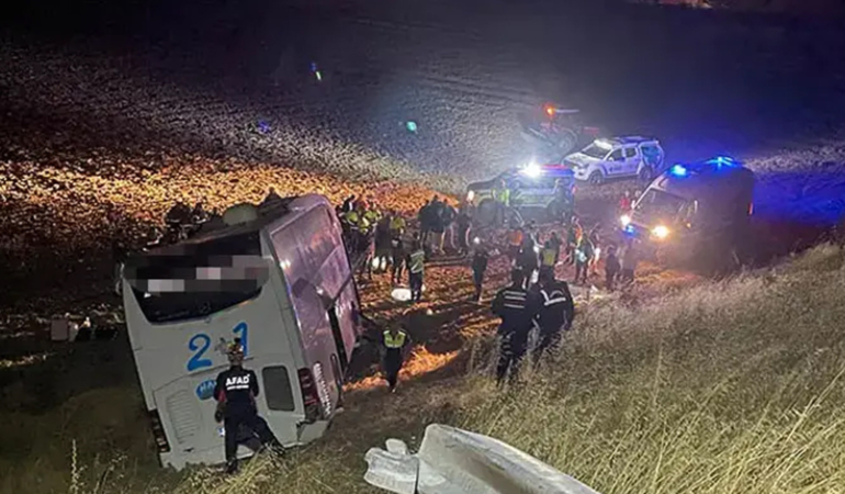 Amasya’da yolcu otobüsü şarampole yuvarlandı: Çok sayıda yaralı var