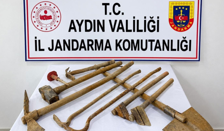 Aydın’da çilek bahçesinde kaçak kazıya suçüstü: 6 şüpheli gözaltına alındı