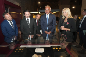 bakan-ersoy-mevkidasi-suleymaniyi-cumhuriyet-muzesinde-agirladi-p92t.jpg