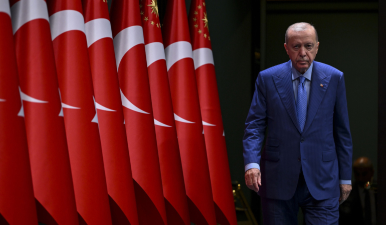 Erdoğan, ekonomi kurmaylarıyla bir araya geldi