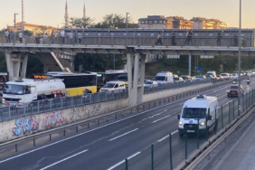 beyoglunda-arizalanan-tanker-e5te-trafigi-kilitledi-5dzz.jpg
