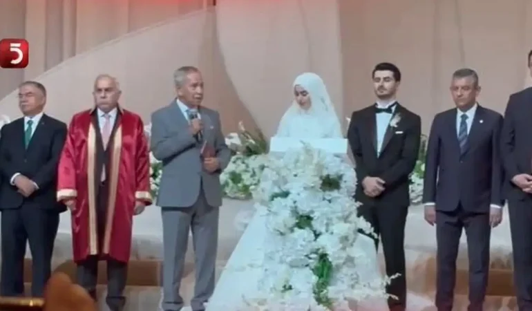 Bülent Arınç’tan Davutoğlu Ve Gökçek Açıklaması