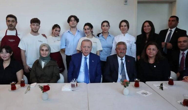 Cumhurbaşkanı Erdoğan’dan New York’ta Türk pastanesine ziyaret