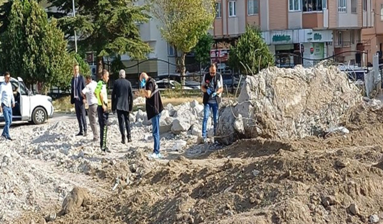 Ekipleri harekete geçiren olay! Okul binasının yıkımı sırasında kafatası ve kemik parçaları bulundu