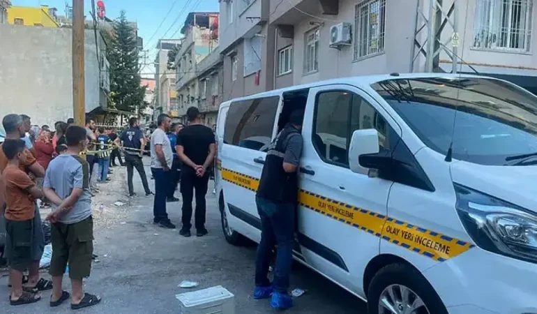 Eşini tüfekle öldürüp, sokakta rastgele ateş açtı; 1 ölü, 3'ü çocuk 4 yaralı
