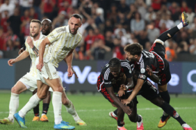 fenerbahce-zirveden-uzaklasti-galatasaray-lider-kapatti-super-lig-puan-durumu-ehd5.jpg