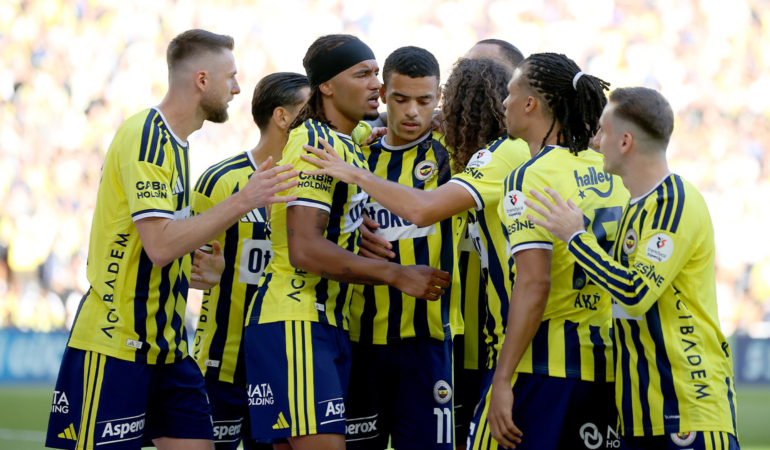 FIFA’dan Fenerbahçe’ye 3 dönem transfer yasağı!