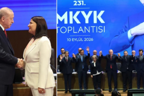 foca-belediye-baskani-saniye-bora-fici-ve-3-isim-ak-partiye-katildi-rozetleri-cumhurbaskani-erdogan.jpeg