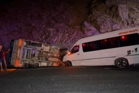 giresunda-minibus-ile-kamyonet-carpisti-23-yarali-kto4.jpg