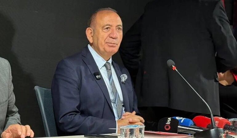 Gürsel Tekin’in CHP İstanbul İl Başkanlığı görevi sona erdi