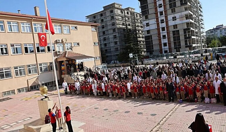 İlk Ders Zili Çaldı Yeni eğitim Öğretim Yılı Başladı