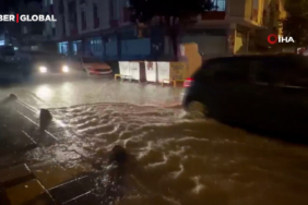 kucukcekmecede-yollar-gole-dondu-rogarlar-tasti-irhc.jpg