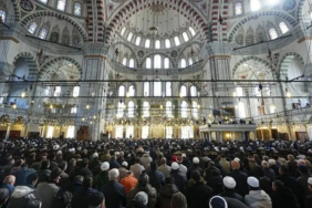 namaz-vakitleri-cuma-namazi-saat-kacta-zx7h.jpg