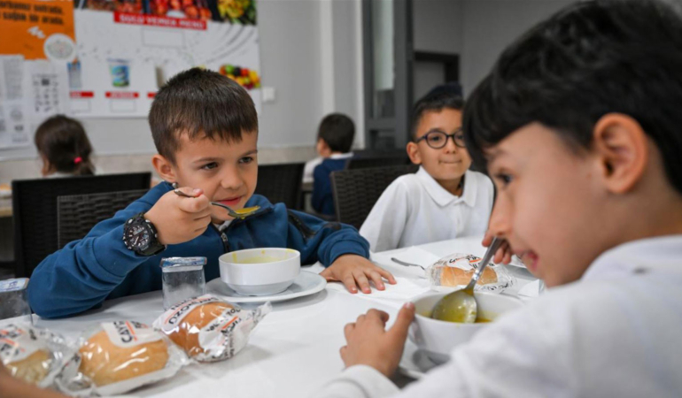 Okul kantinlerinde yeni dönem: Cips ve çikolata olmayacak