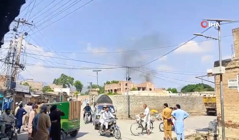 Pakistan'da bombalı saldırı: 15 ölü, 50'den fazla yaralı