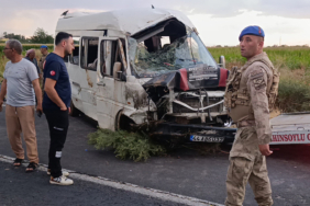 sanliurfada-iscileri-tasiyan-servis-tahliye-kanalina-devrildi-cok-sayida-yarali-var-h0vq.jpg