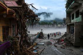 sel-felaketinden-9-gun-sonra-mucize-nepalde-tunelden-iki-kisi-sag-cikarildi-lj5o.jpg