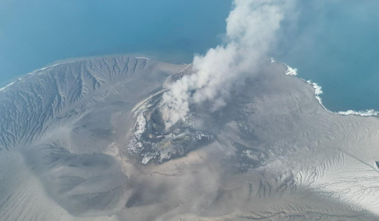 Semeru Yanardağı’nda 3 kez patlama meydana geldi