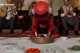 sira-gecesinde-cigkofte-yoguran-robot-sosyal-medyada-gundem-oldu-abys.jpg