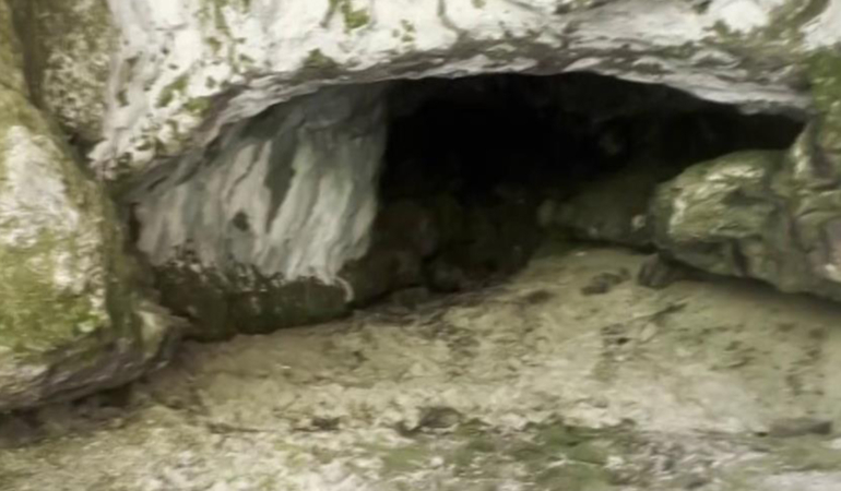 Sivas'ta dikkat çeken mağara; içerisinden su akıyor