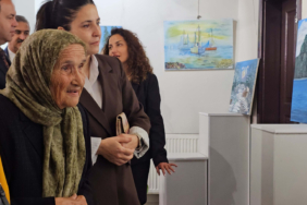 televizyonda-bob-rossu-izleyerek-basladi-81-yasinda-ikinci-sergisini-acti-gwdn.jpg