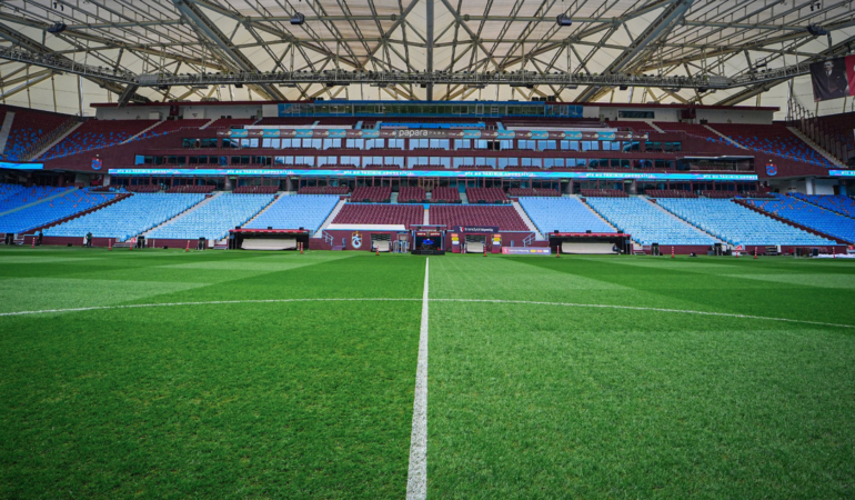 Trabzonspor Galatasaray maçı öncesi zeminin son durumunu gösteren fotoğrafları paylaştı! Resmi açıklama: Zeminde problem yok
