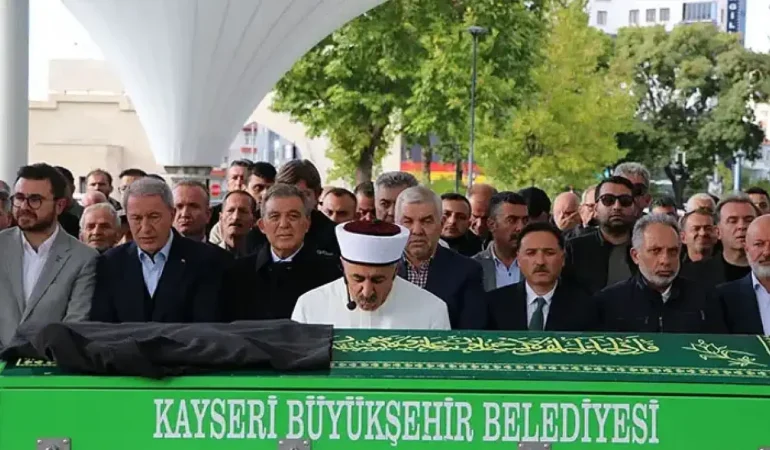 11’inci Cumhurbaşkanı Abdullah Gül, amcasının cenazesine katıldı