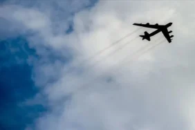 abd-ingilteredeki-raf-fairford-ussunden-tum-bombardiman-ucaklarini-cekti-103023-20261005.webp.webp