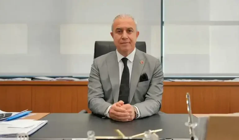Alanya Belediye Başkanı Özçelik, CHP'den istifa etti
