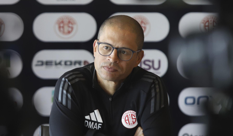 Alex de Souza ve Bülent Uygun hoca olarak önerildi