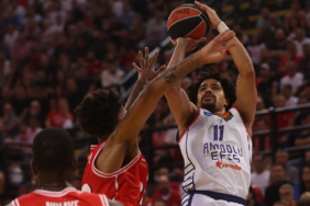 anadolu-efes-euroleaguede-son-sampiyon-olympiakosa-farkli-kaybetti-0rvc.jpg