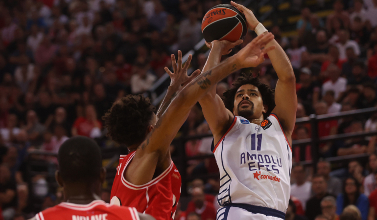 Anadolu Efes, EuroLeague’de son şampiyon Olympiakos’a farklı kaybetti