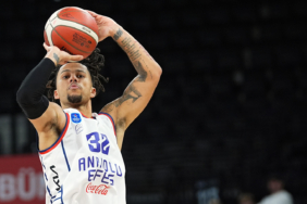 anadolu-efes-zalgirisi-deplasmanda-devirdi-l2a7.jpg