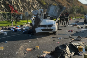 ankarada-karsi-yonlerden-gelen-iki-otomobilin-carpistigi-kazada-2-kisi-hayatini-kaybetti-n0ss.jpg