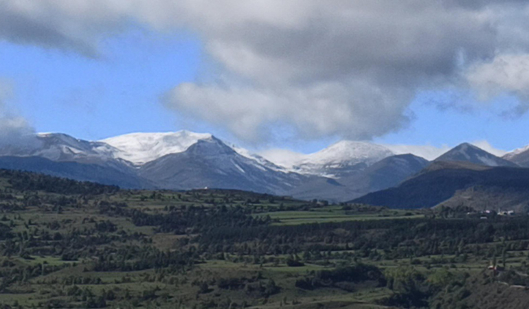 Ardahan’da Sahara ve Ilgar dağlarına kar yağdı