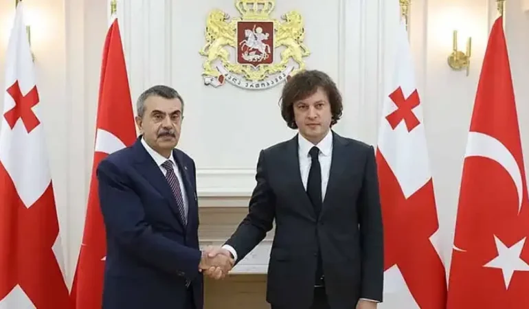 Bakan Tekin, Gürcistan Başbakanı Kobakhidze ile görüştü