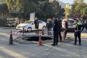 besiktasta-ana-caddede-yol-coktu-trafik-aksadi-rxpp.jpg