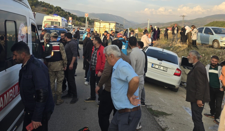 Bingöl’de trafik kazası: Çok sayıda kişi yaralandı