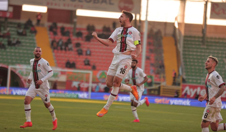 Chelsea, Liverpool ve Milan’ın eski golcüsü Fabio Borini, futbolu bıraktı