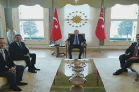 Cumhurbaşkanı Erdoğan İstanbul'daki Üç Belediye Başkanını Vahdettin Köşkü'nde Kabul Etti