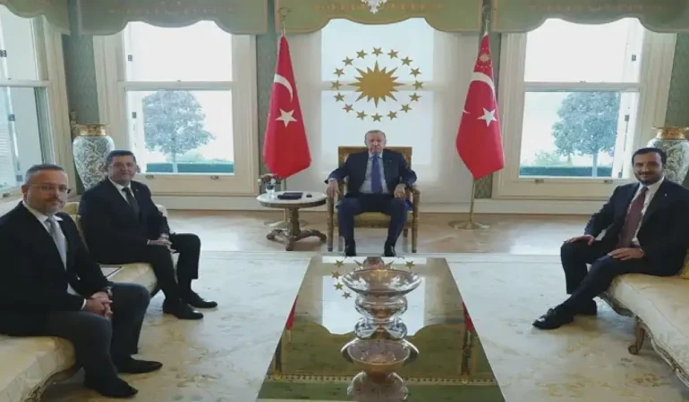 Cumhurbaşkanı Erdoğan İstanbul’daki Üç Belediye Başkanını Vahdettin Köşkü’nde Kabul Etti