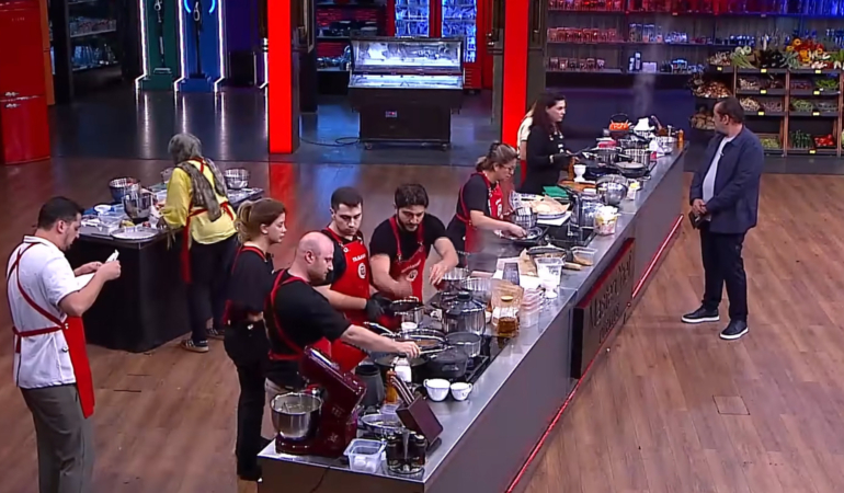 Dün akşam MasterChef’te dokunulmazlık oyununu hangi takım, kim kazandı?