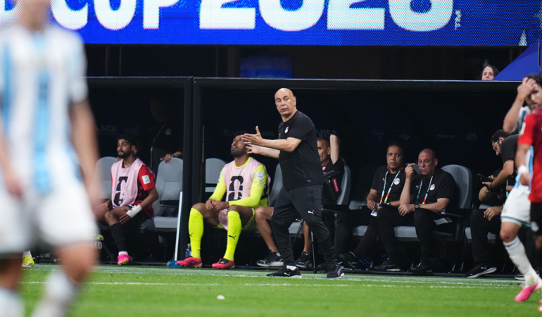Dünya Kupası’nda hakemi eleştiren teknik direktör Hossam Hassan’a FIFA’dan ağır ceza