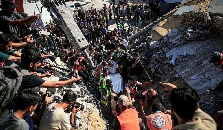 İsrail'in Gazze'ye Saldırılarında Can Kaybı 74 Bin 250'ye Yükseldi