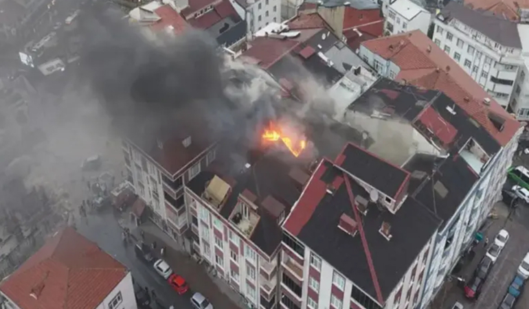 İstanbul Arnavutköy’de 5 katlı binada yangın