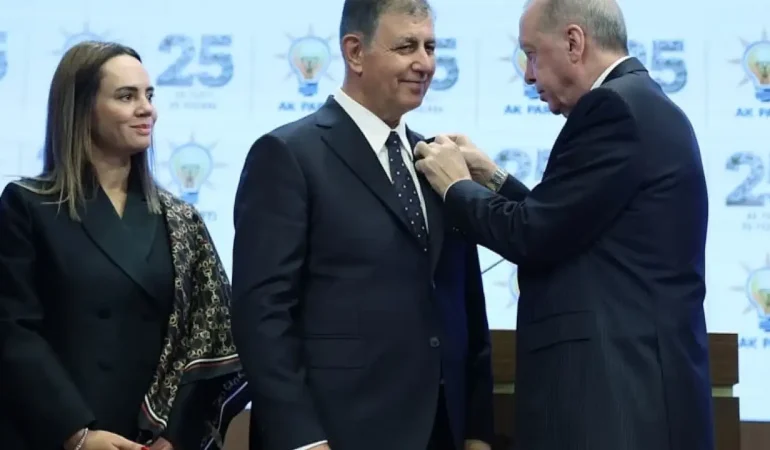İzmir Büyükşehir Belediye Başkanı Cemil Tugay AK Parti’ye Katıldı