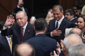 izmirde-tarihte-bir-ilk-cemil-tugay-ak-partiye-katildi-4mp9.jpg
