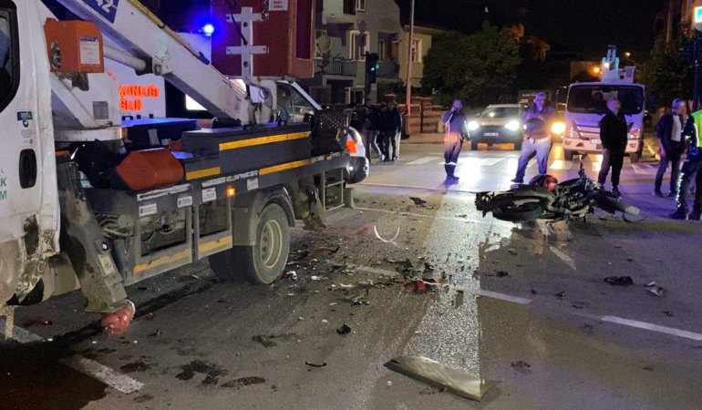 Kamyonetle çarpıştı, feci şekilde can verdi