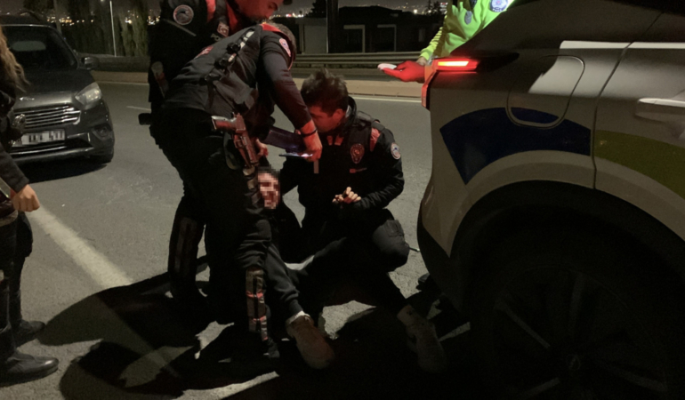 Kayseri’de otomobille çarpışan motosiklet sürücüsü ağır yaralandı