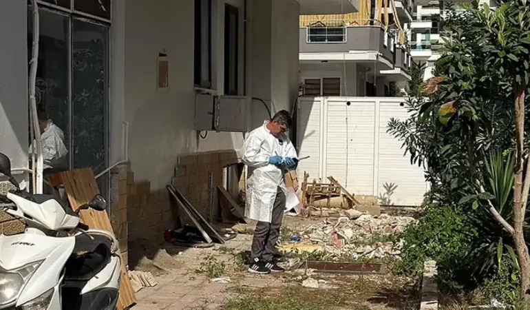 Kız kardeşini balkondan atıp, tabancayla yaşamına son verdi